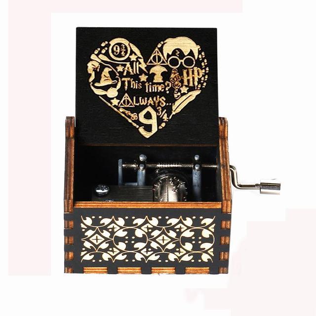 New Attack on Titan Queen Music Box Manovelle in legno intagliato antico Power Game Crossing Rainbow Regali di compleanno di Natale - Gufetto Brand