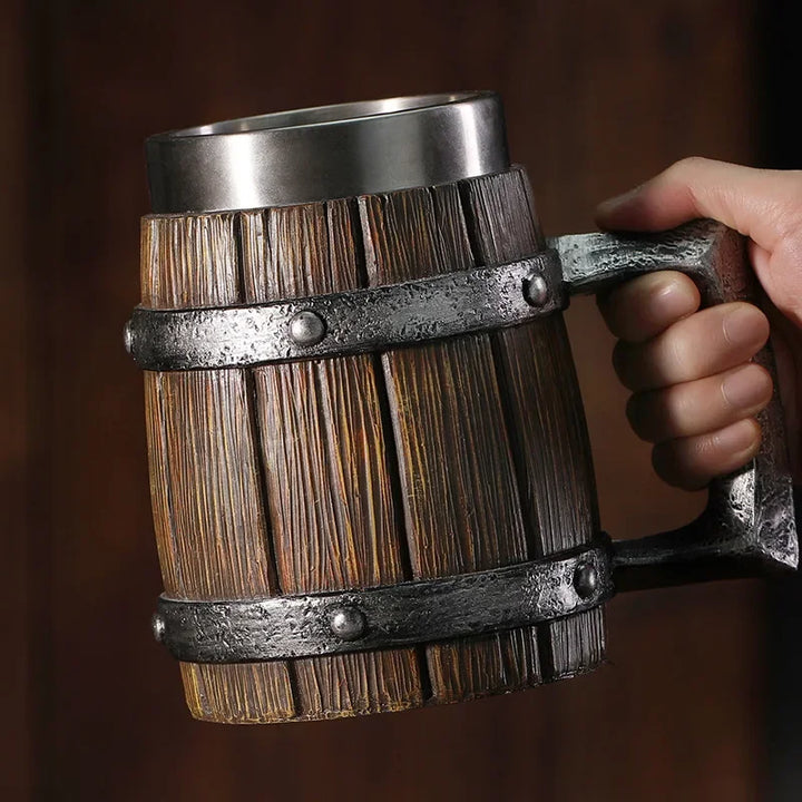 Bicchiere isolato progettato con canna di legno, tazza da viaggio in acciaio inossidabile da 20 once per birra, caffè e bevande fredde