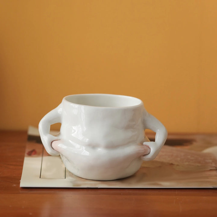 Simpatica tazza Pancia in ceramica con manico