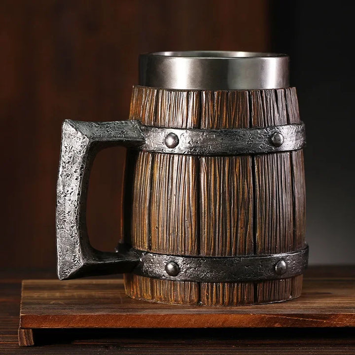 Bicchiere isolato progettato con canna di legno, tazza da viaggio in acciaio inossidabile da 20 once per birra, caffè e bevande fredde