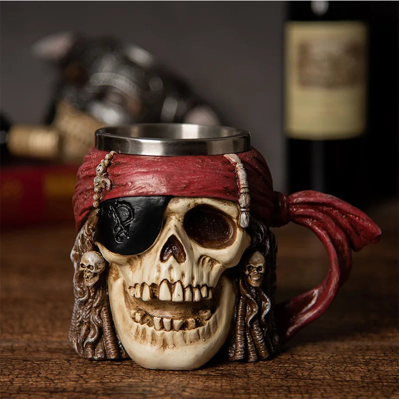 Tazza con teschio Caraibi Pirata Bandana Birra