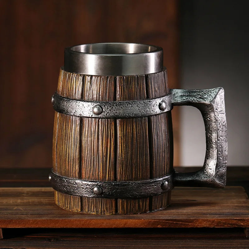 Bicchiere isolato progettato con canna di legno, tazza da viaggio in acciaio inossidabile da 20 once per birra, caffè e bevande fredde