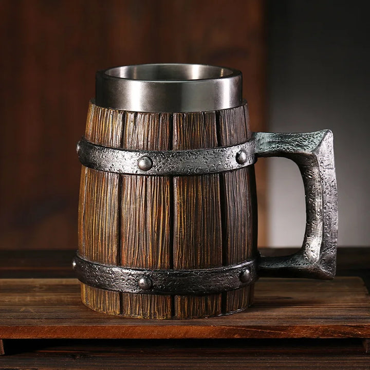 Bicchiere isolato progettato con canna di legno, tazza da viaggio in acciaio inossidabile da 20 once per birra, caffè e bevande fredde