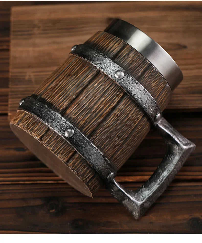 Bicchiere isolato progettato con canna di legno, tazza da viaggio in acciaio inossidabile da 20 once per birra, caffè e bevande fredde